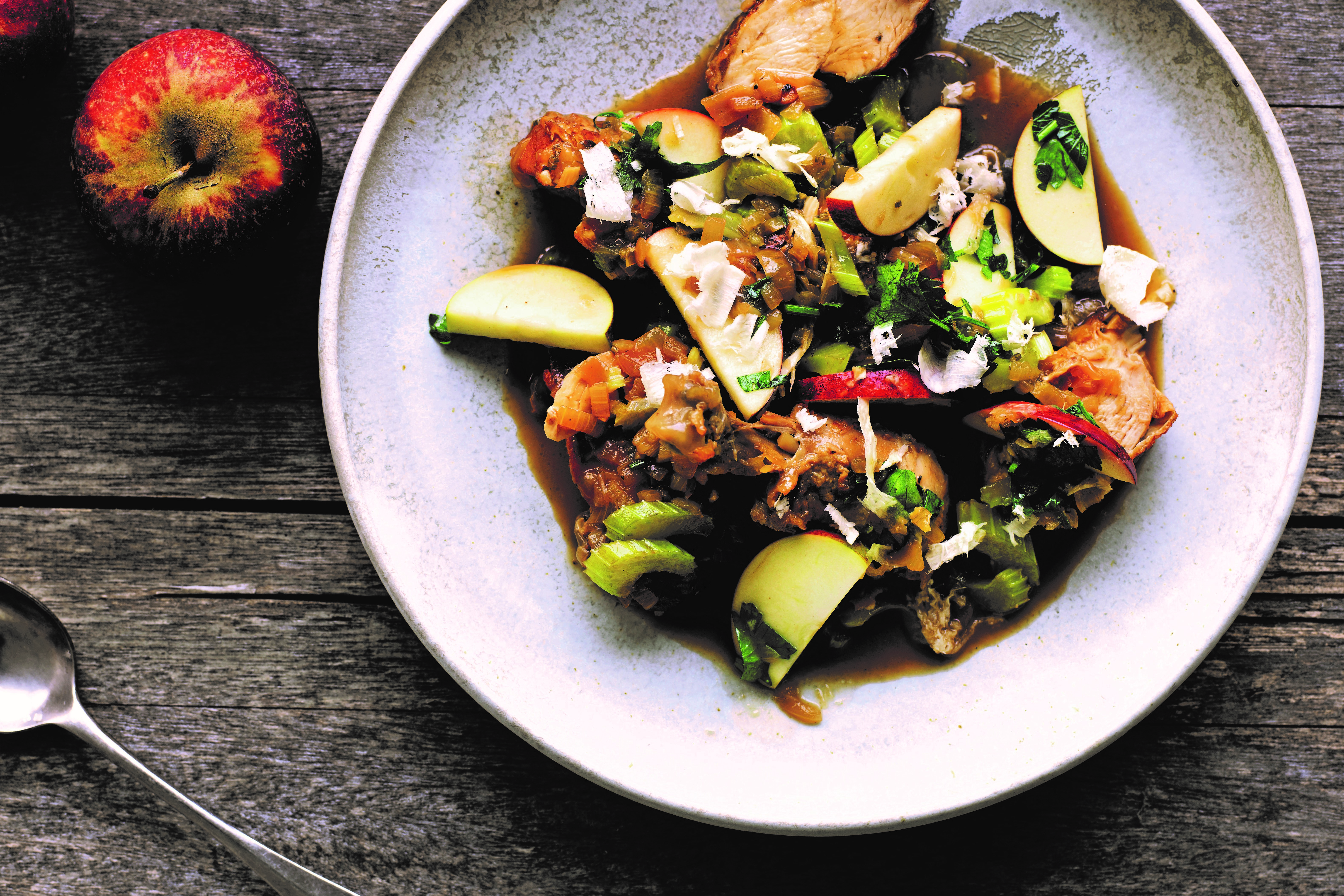 Simremad med hane, bacon og æbler