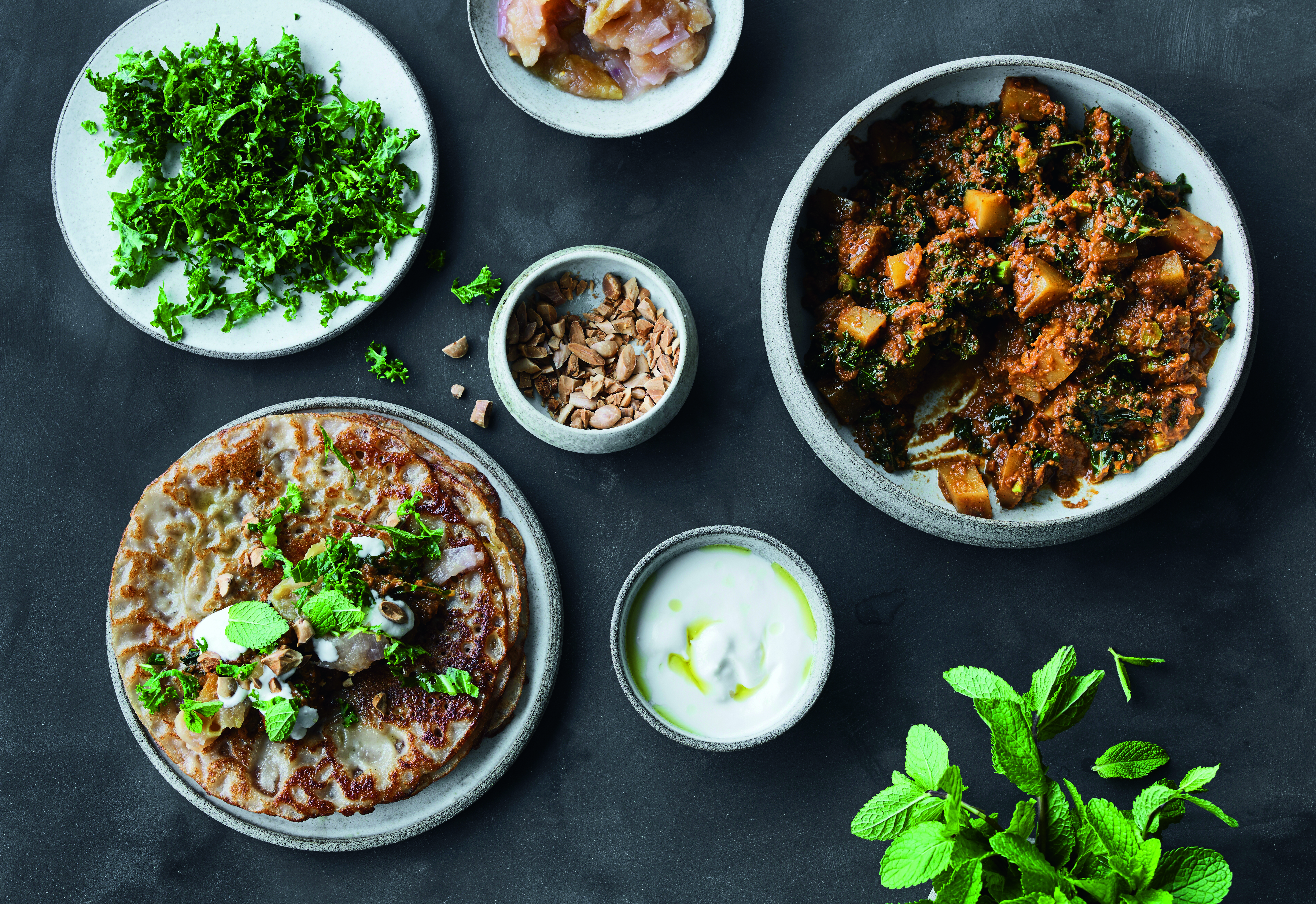 Opskrift på kartoffelcurry med grønkål dosa og æblechutney