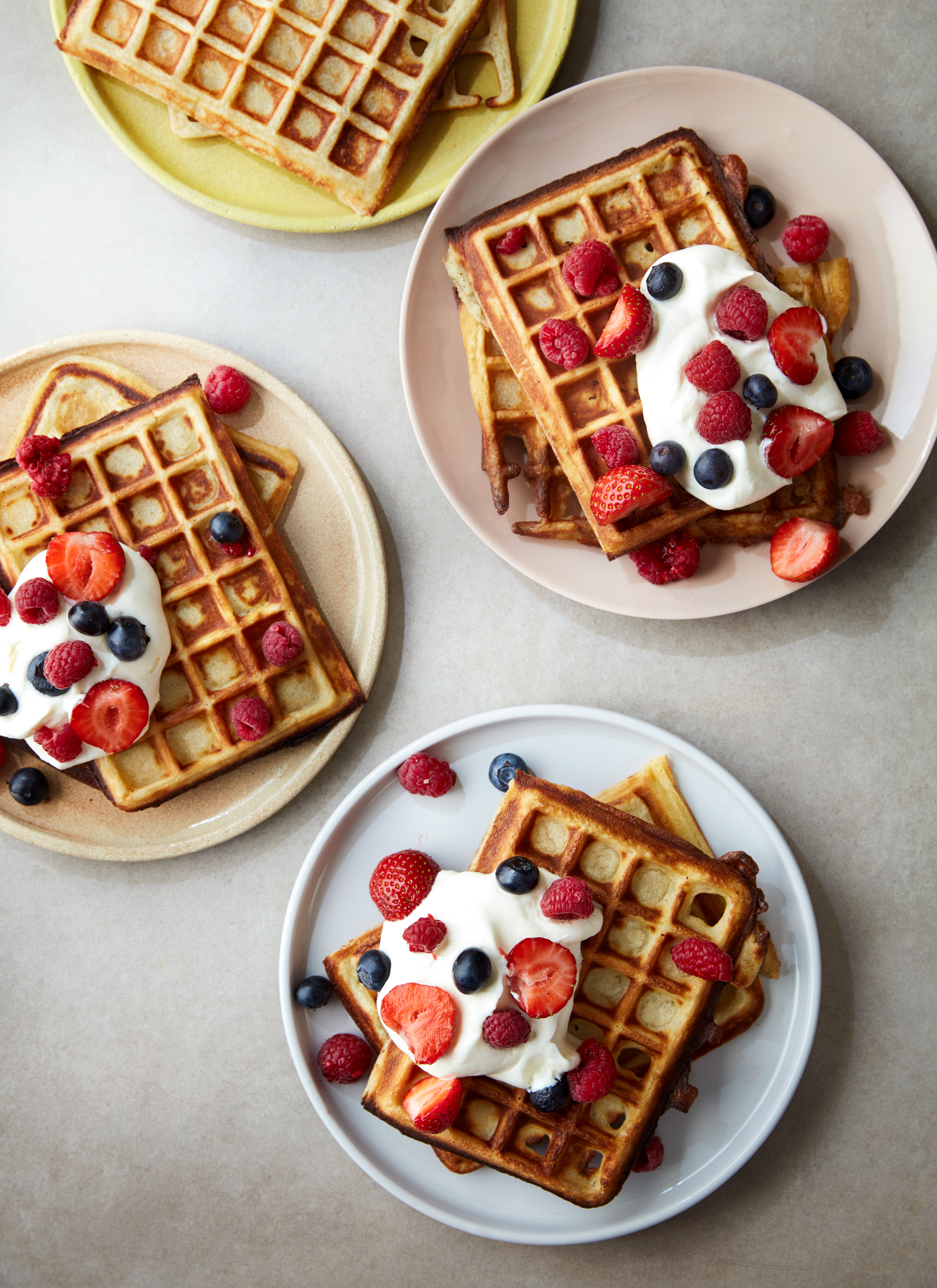 Vafler med flødeskum og bær